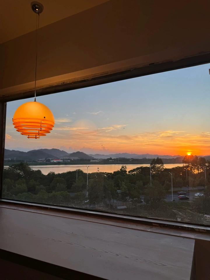 Real review image of the orange lamp glow by sunset