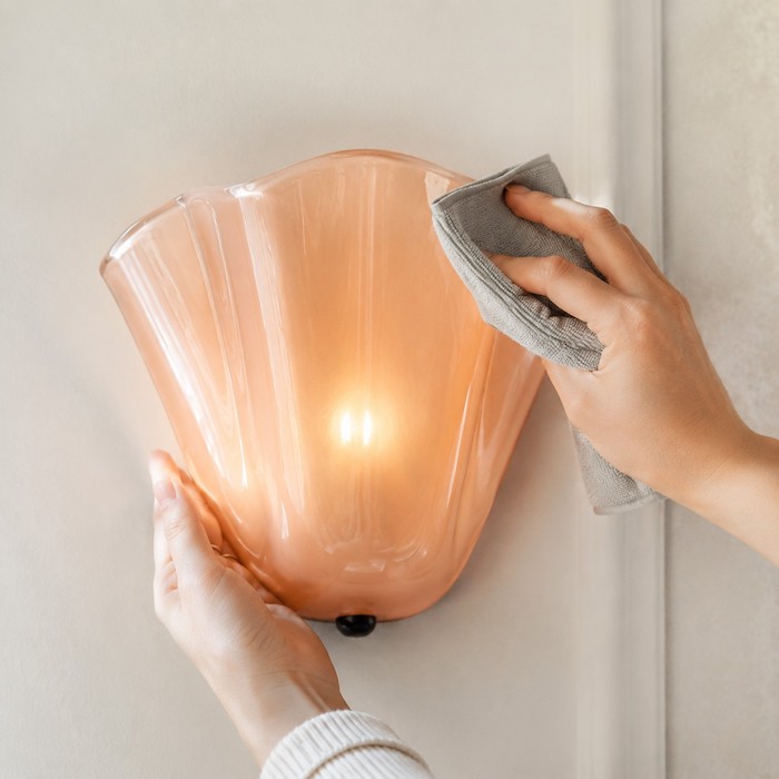 dry-dusting-glass-petals