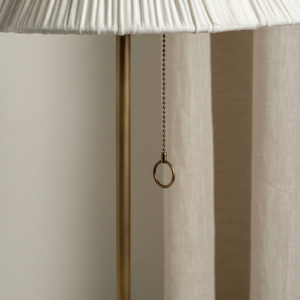 Close view of the pull chain detail