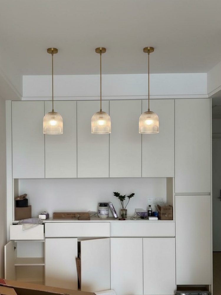 Customer kitchen with three Bravira pendant lights