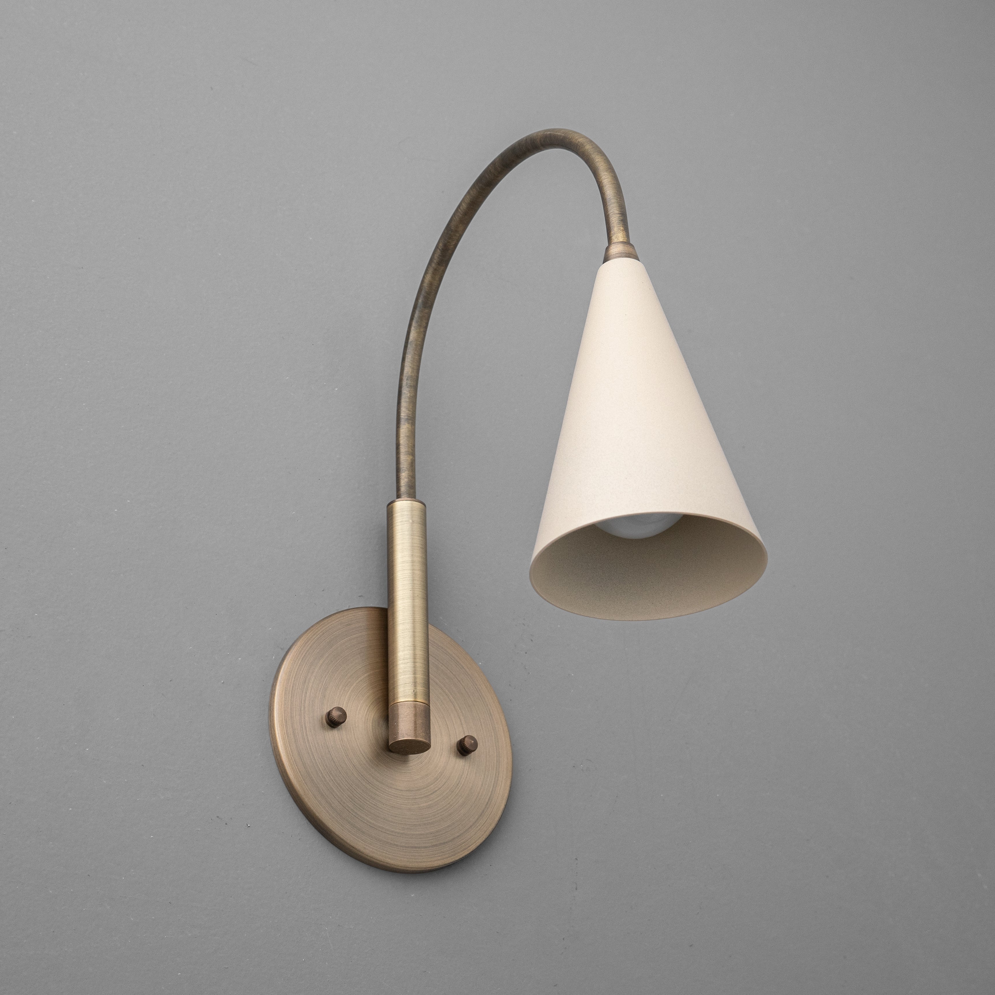 Curva wall sconce profile view