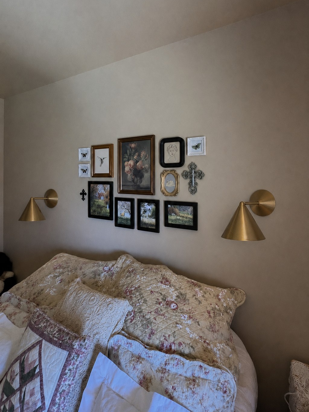 Customer bedroom with champagne Brivana wall lamps