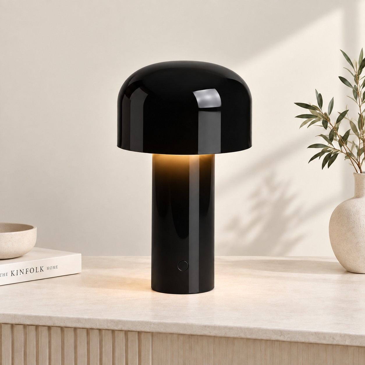 Glossy black rechargeable LED table lamp finish