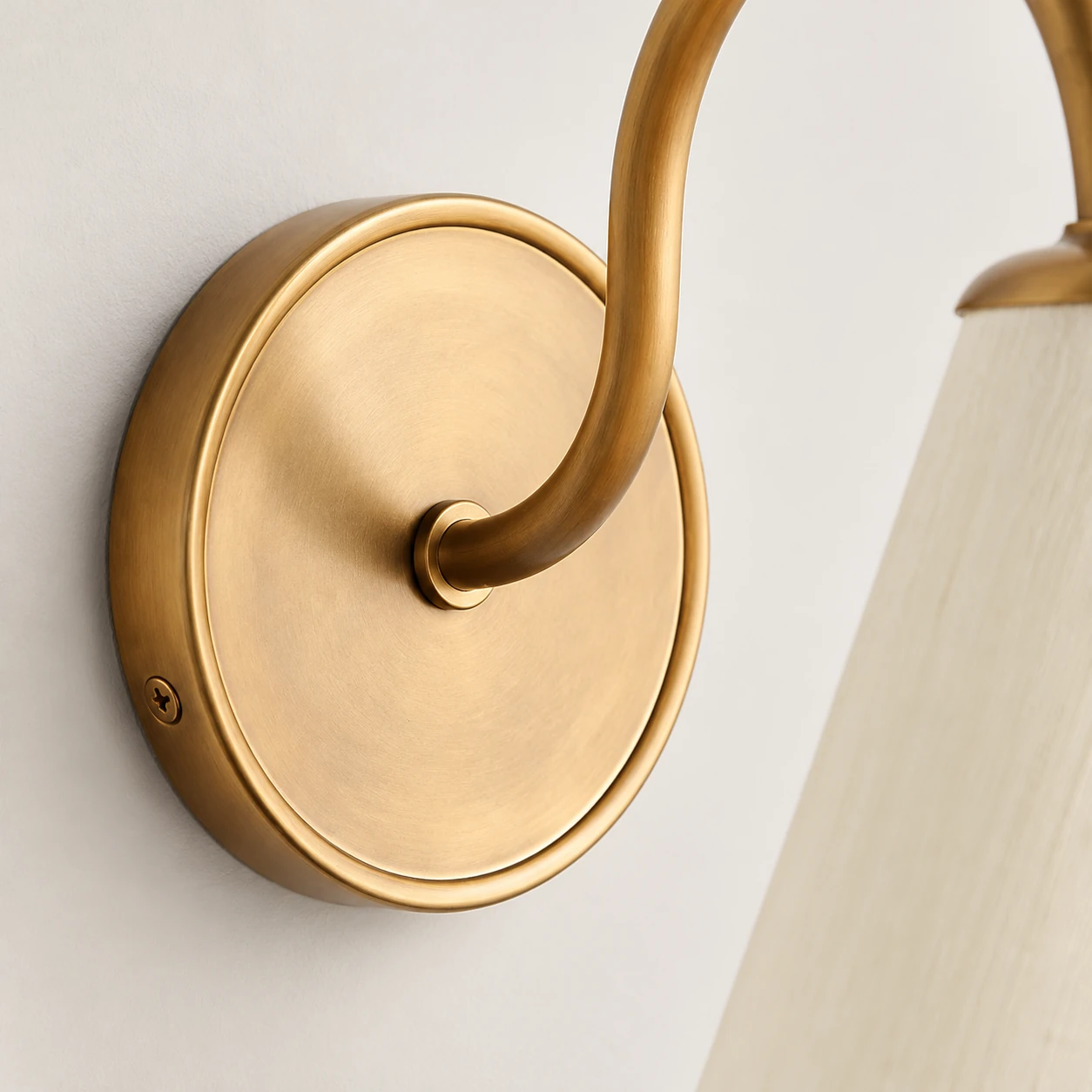 Generated close-up of the Anais Brass backplate and curved arm